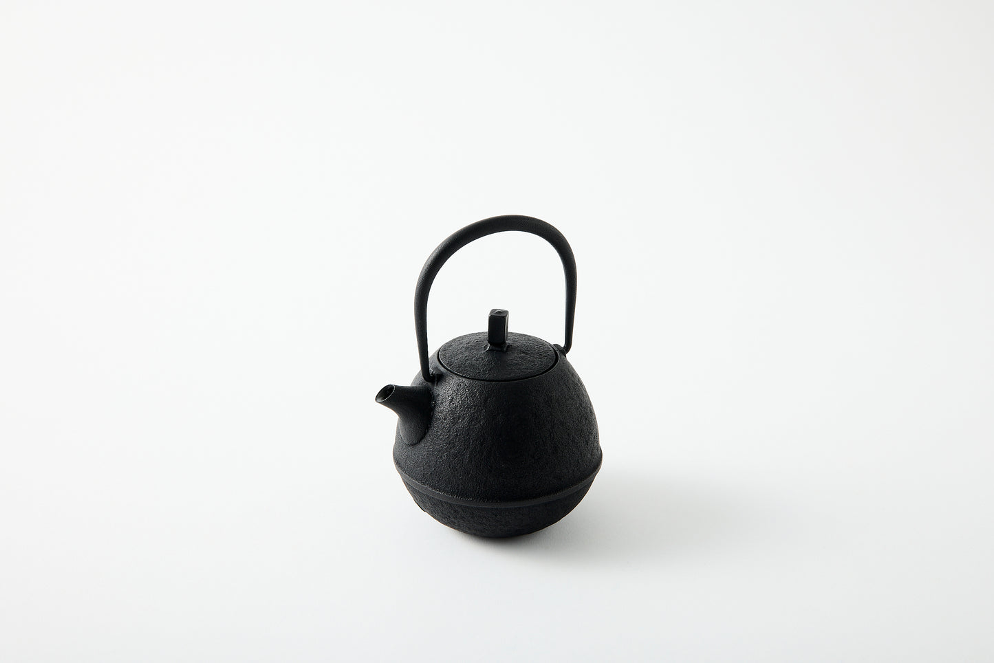 Nanbu Ironware Egg Teapot Small