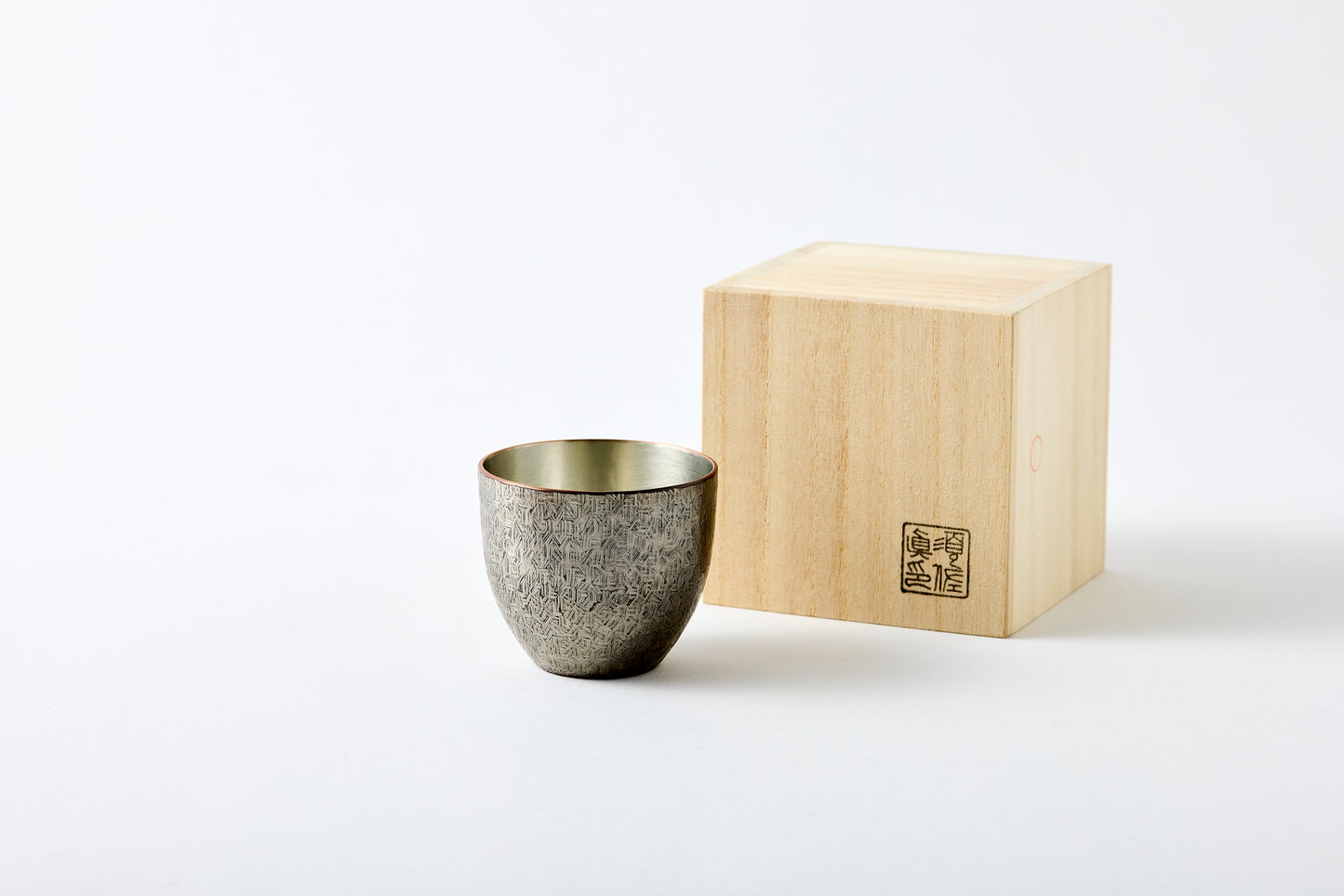 Sake Cup – Crossed Blades / Silver White