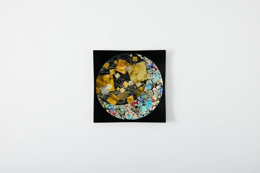 Gesshoku "月食" Yakibaku Kirebaku Kuroji "焼き箔切れ箔黒地" Square Plate