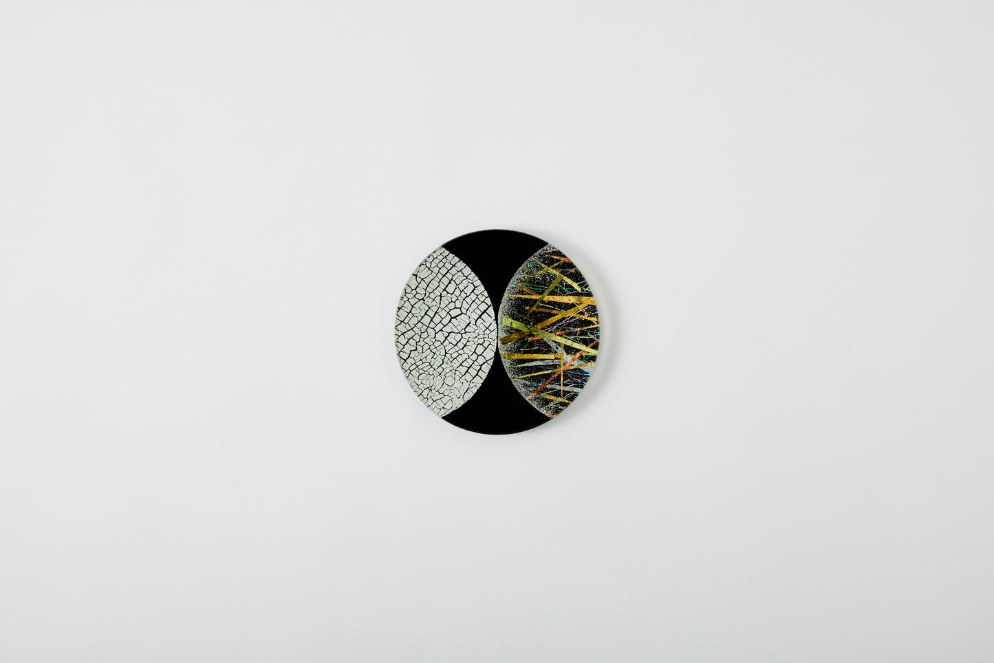 Kirihaku Glass – Minamo Moon – Kawari Yakihaku Silver Foil “Ice Crack” on Black – Round Plate