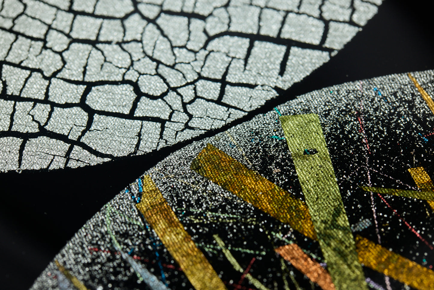 Kirihaku Glass – Minamo Moon – Kawari Yakihaku Silver Foil “Ice Crack” on Black – Round Plate