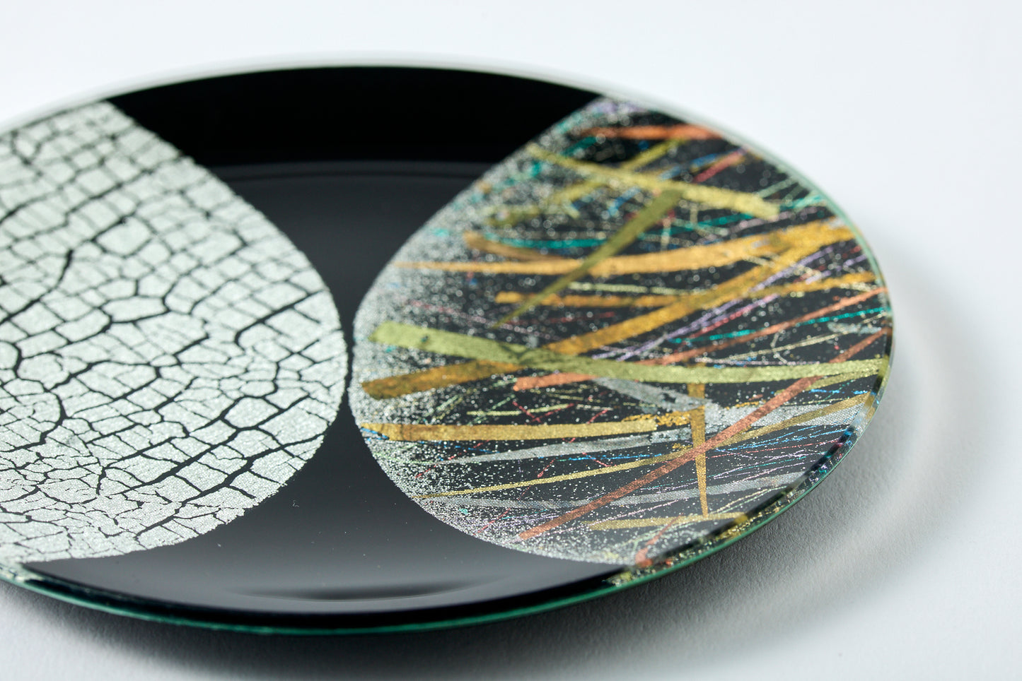 Kirihaku Glass – Minamo Moon – Kawari Yakihaku Silver Foil “Ice Crack” on Black – Round Plate