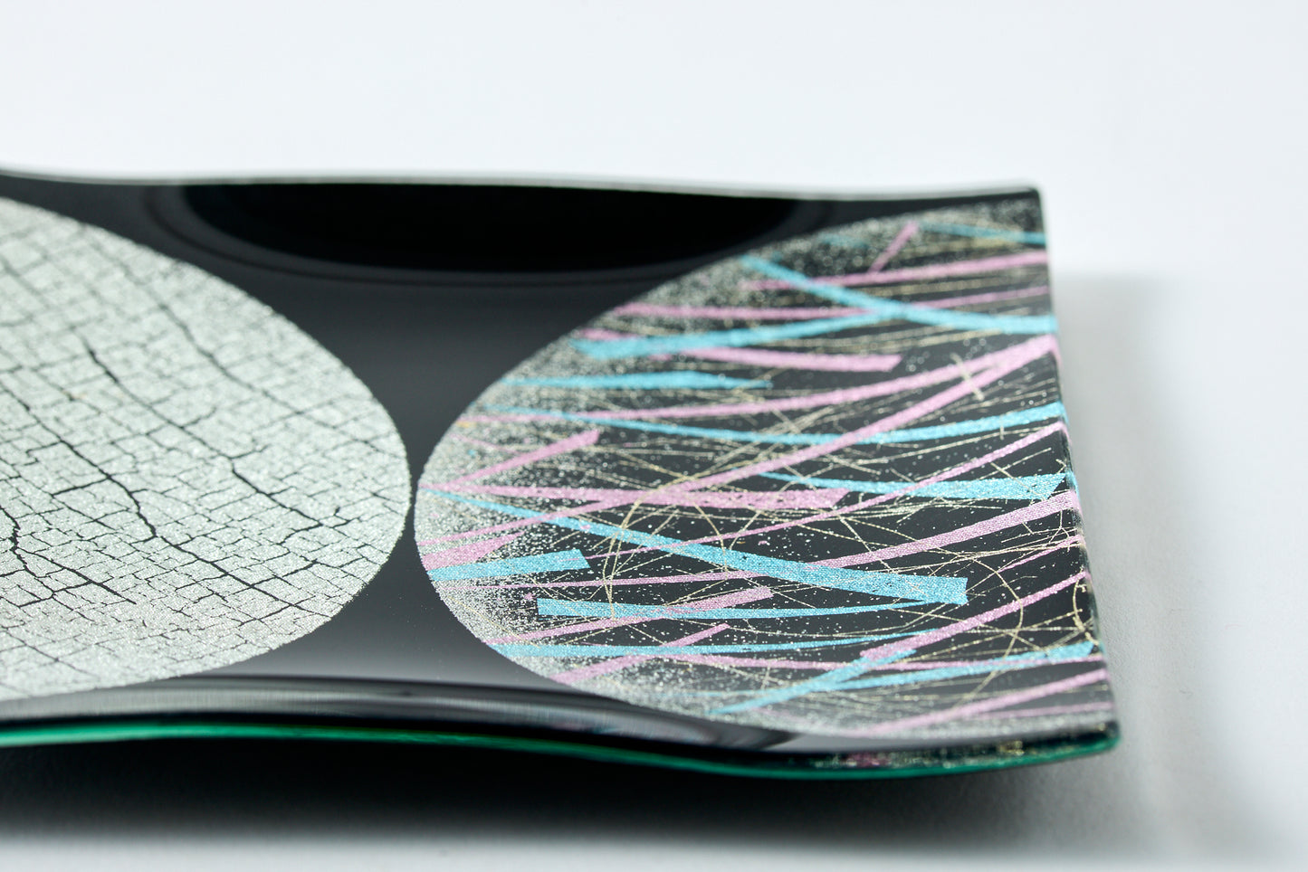 Suimengetsu "水面月" Hongin Hyouwarekawari "本銀氷割変り" Square Plate Pastel Kuroji