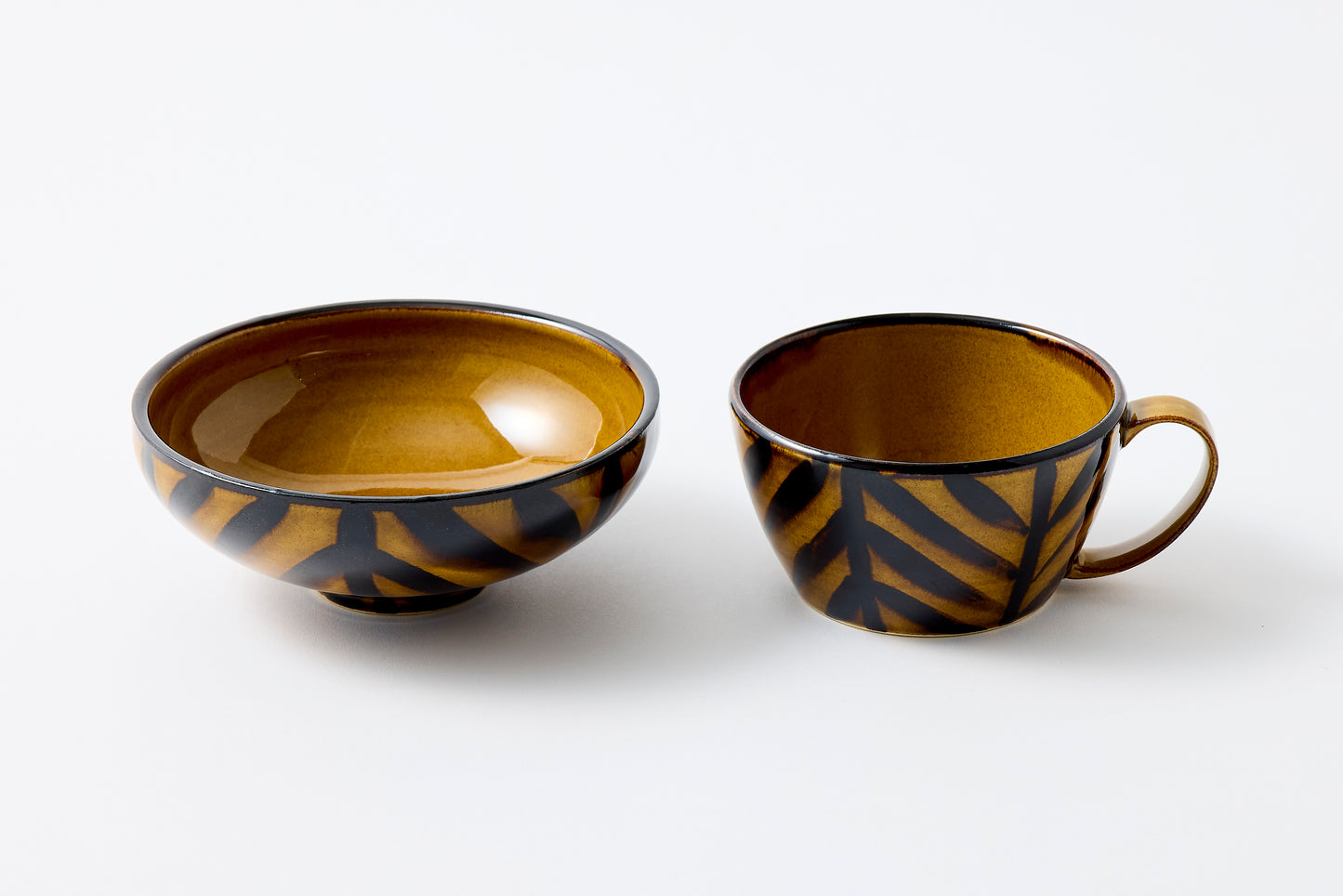 FD Arrow Feather Motif Amber Glaze Round Flat Bowl Hasami Porcelain