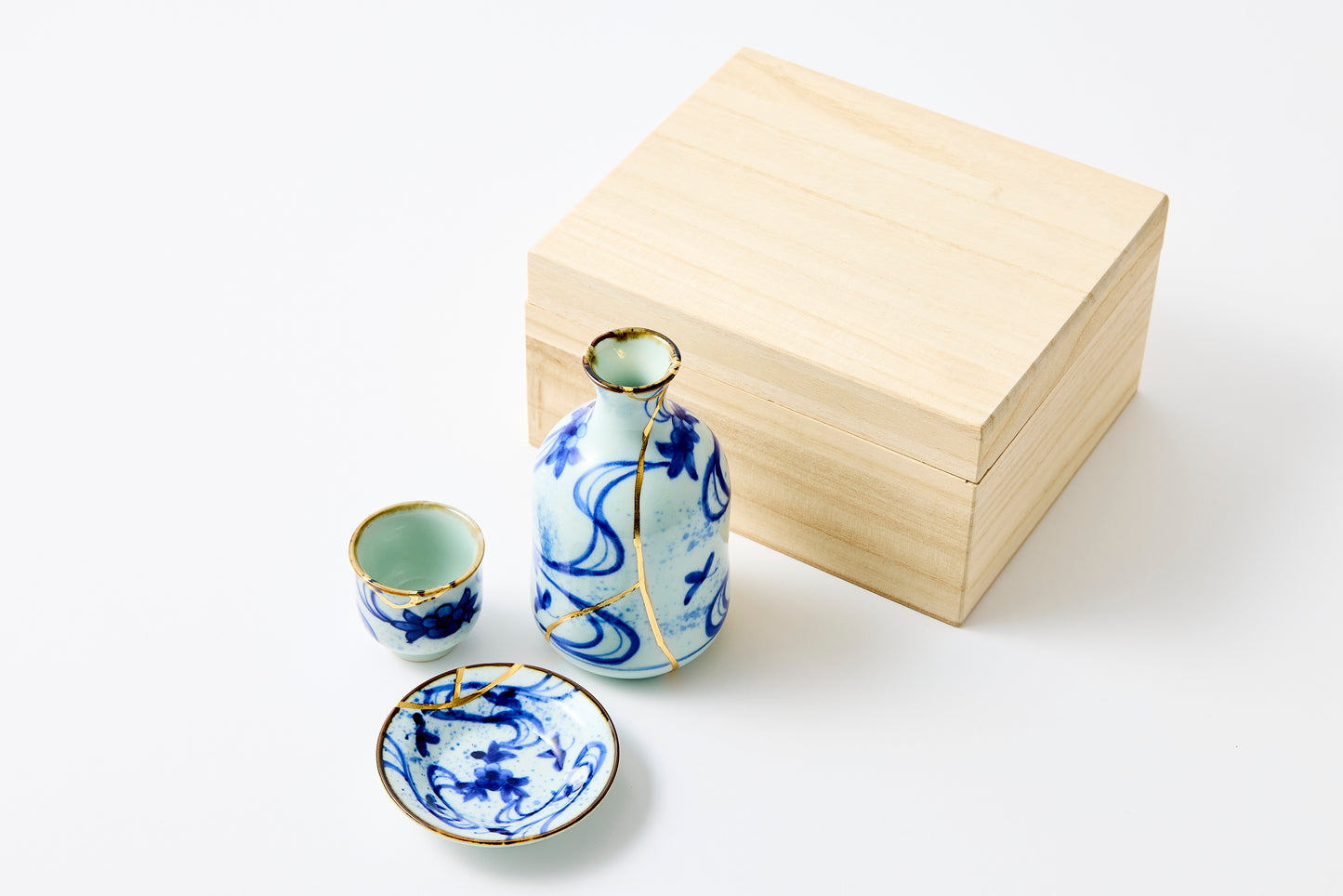 Gold Line Kosome Water Stream Sake Set Imari Porcelain