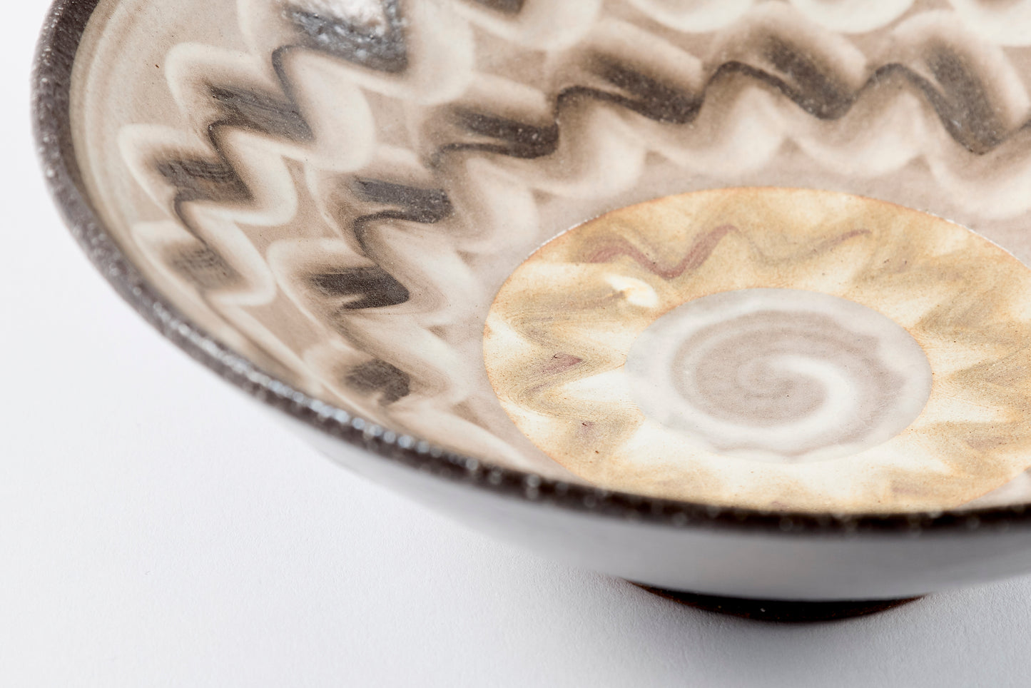 FD White Glaze Ripple Mehagi 5.5-inch Flat Bowl Hasami Porcelain