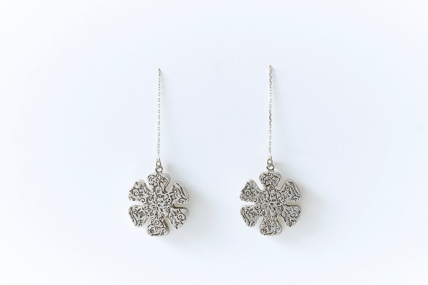 HAKUCESSORY Earrings Health Luck Platinum
