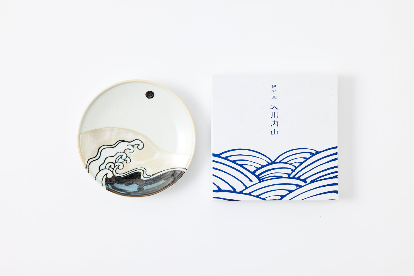 Silver-Accented Full Moon and Wave 4-inch Plate Imari Porcelain