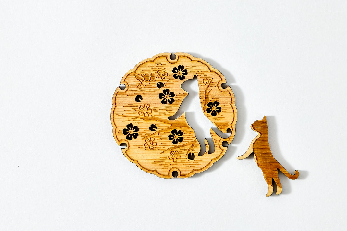 Tomogu –  Bird and Bicolor Cat