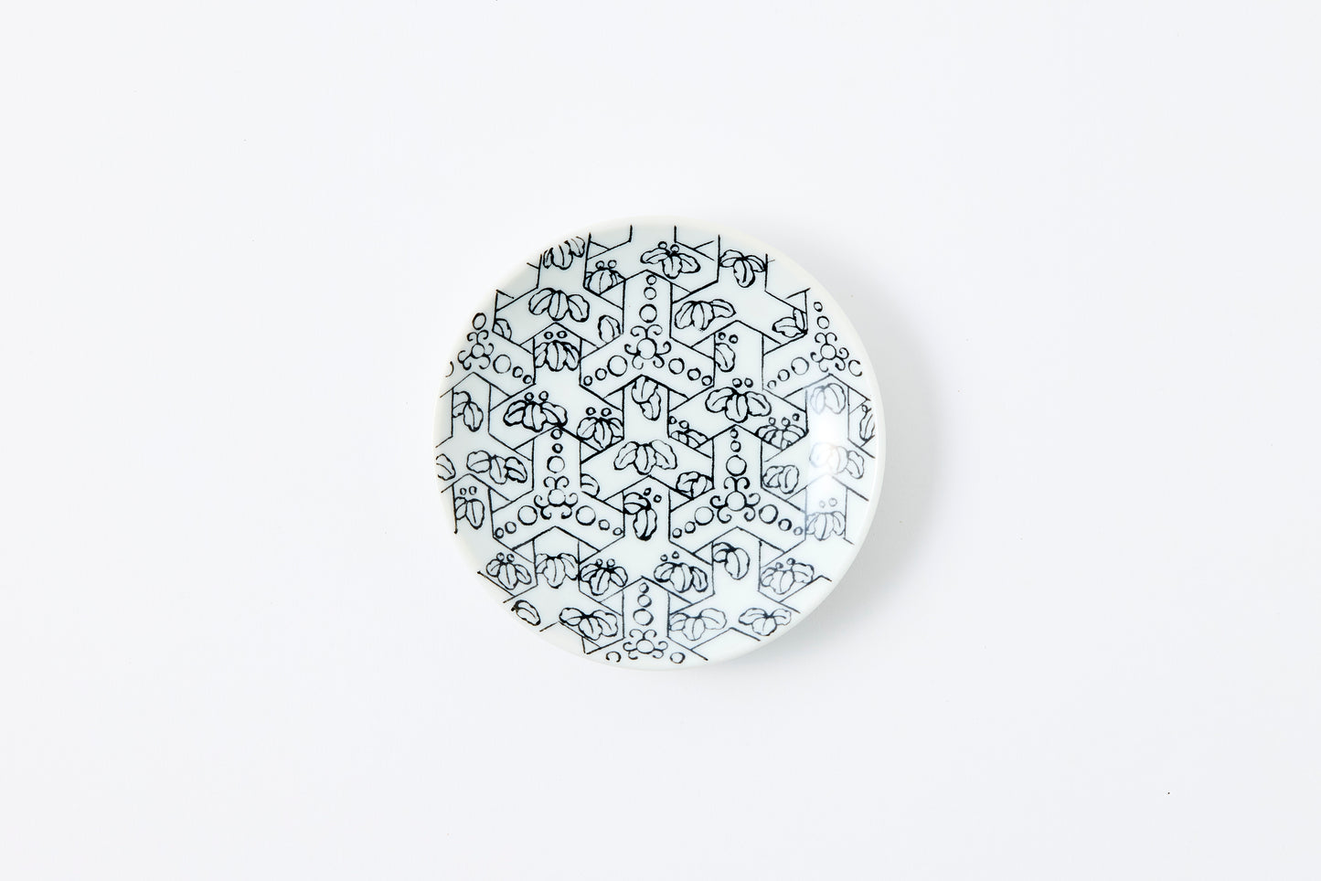 Tortoiseshell Pattern Nabeshima Komon Small Plate Imari Porcelain