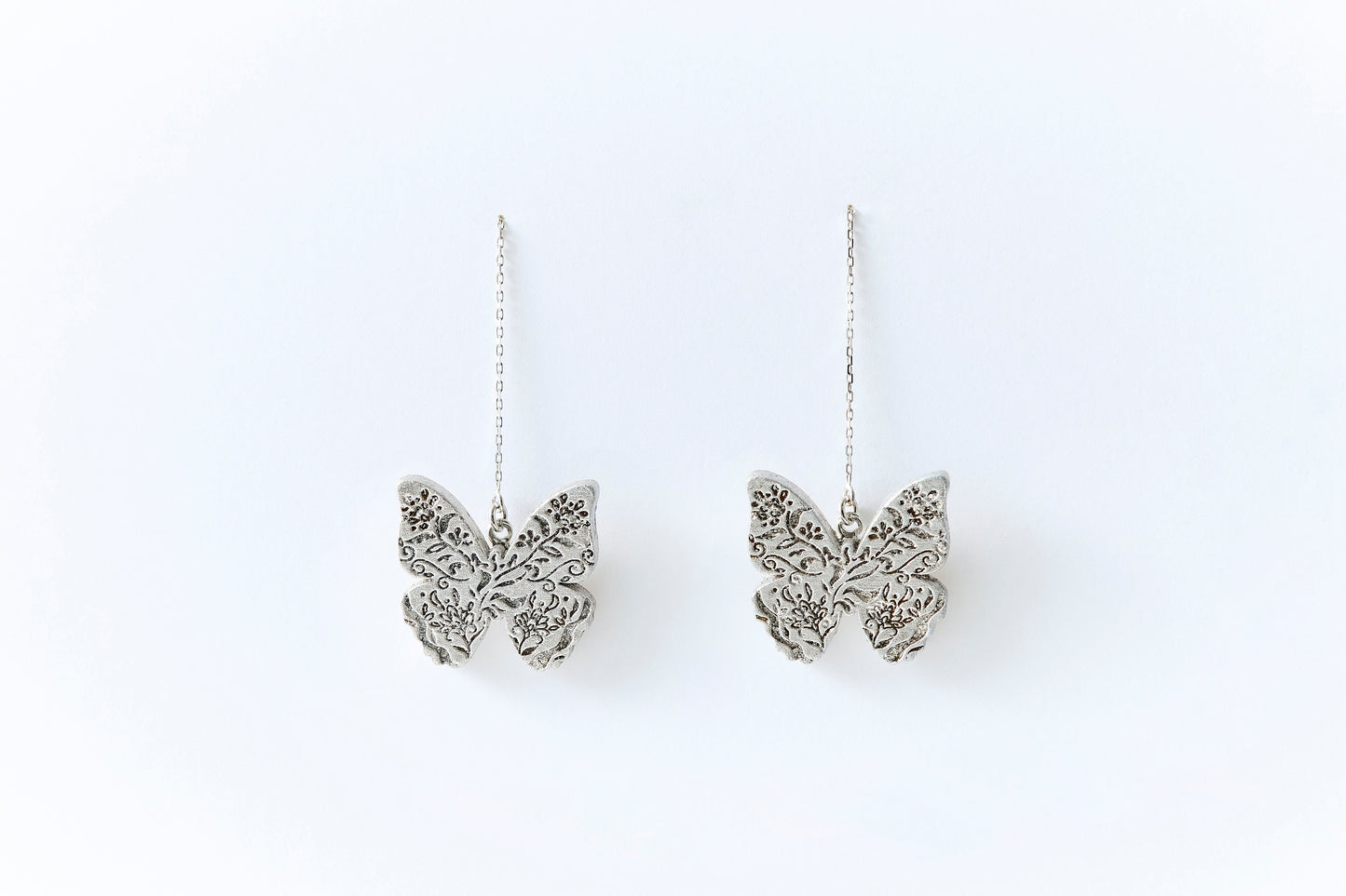 HAKUCESSORY Earrings Good Luck Platinum