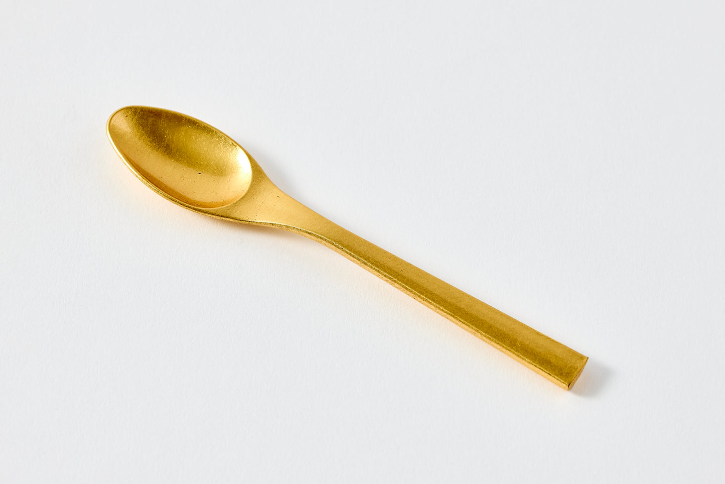 gold cup & saucer / gold leaf