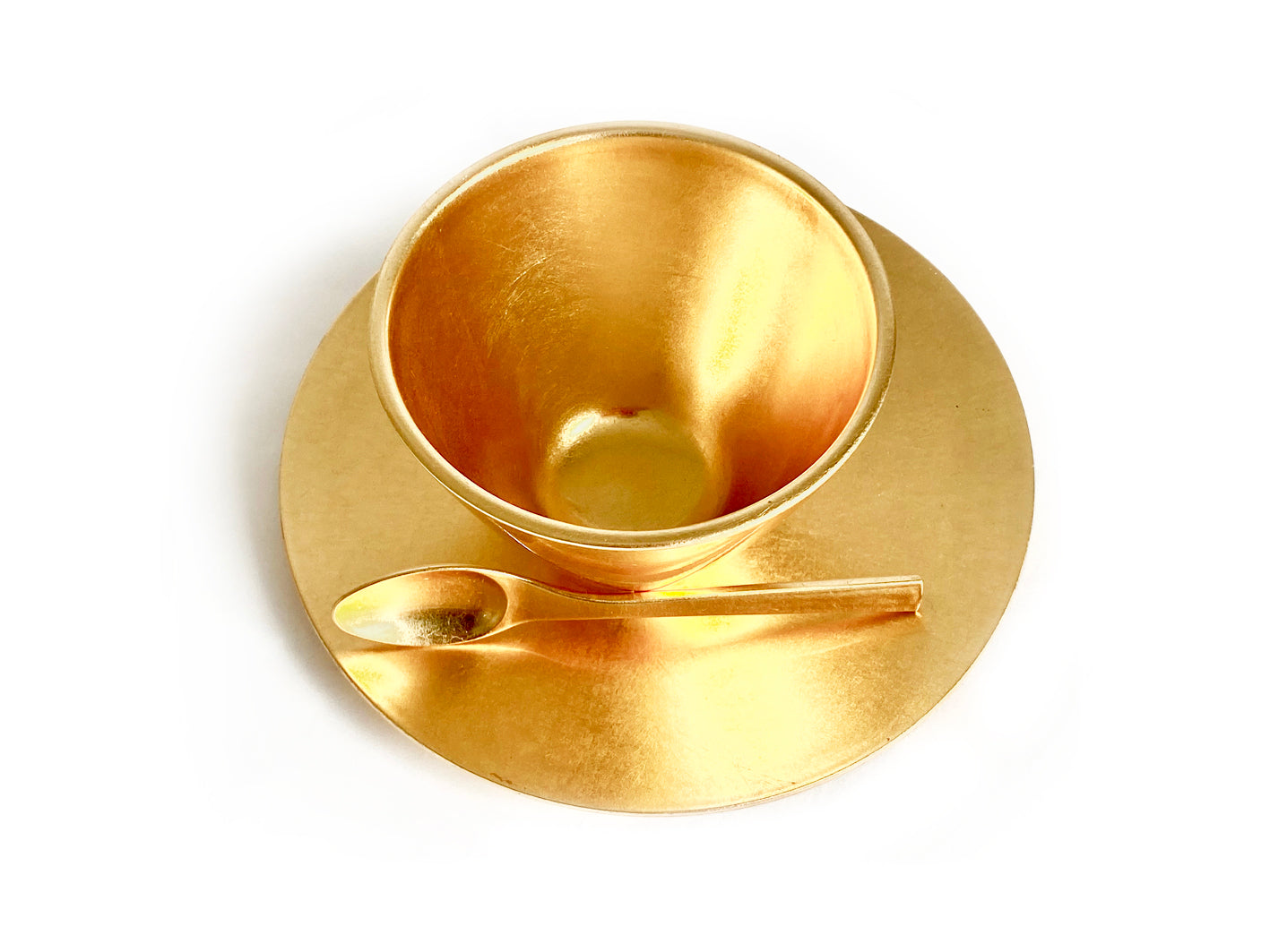 gold cup & saucer / gold leaf