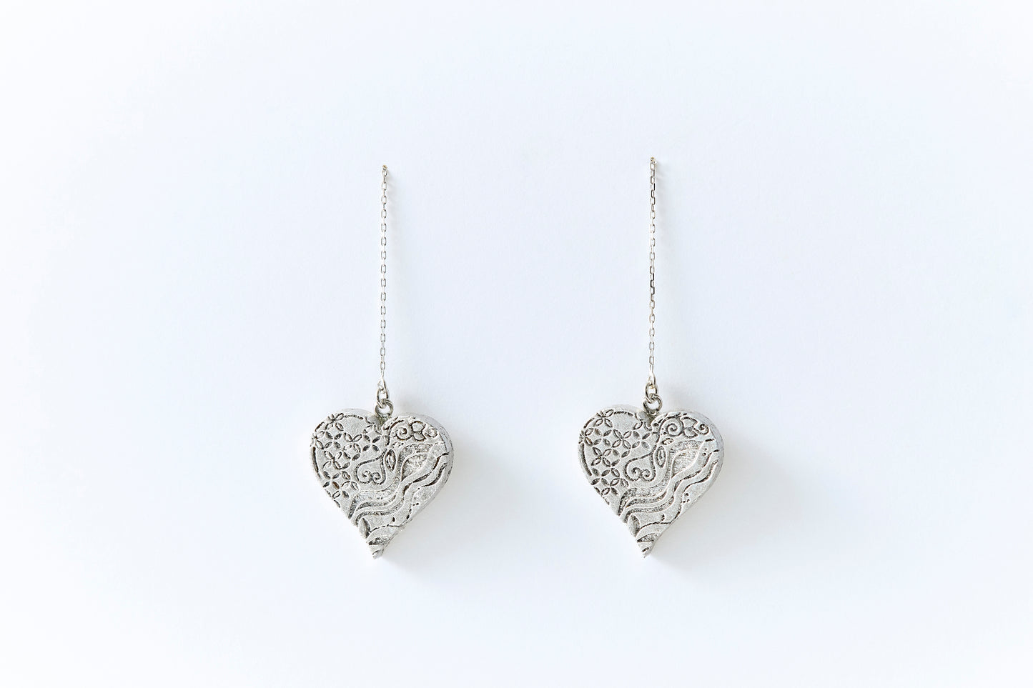 HAKUCESSORY Earrings Love Luck Platinum