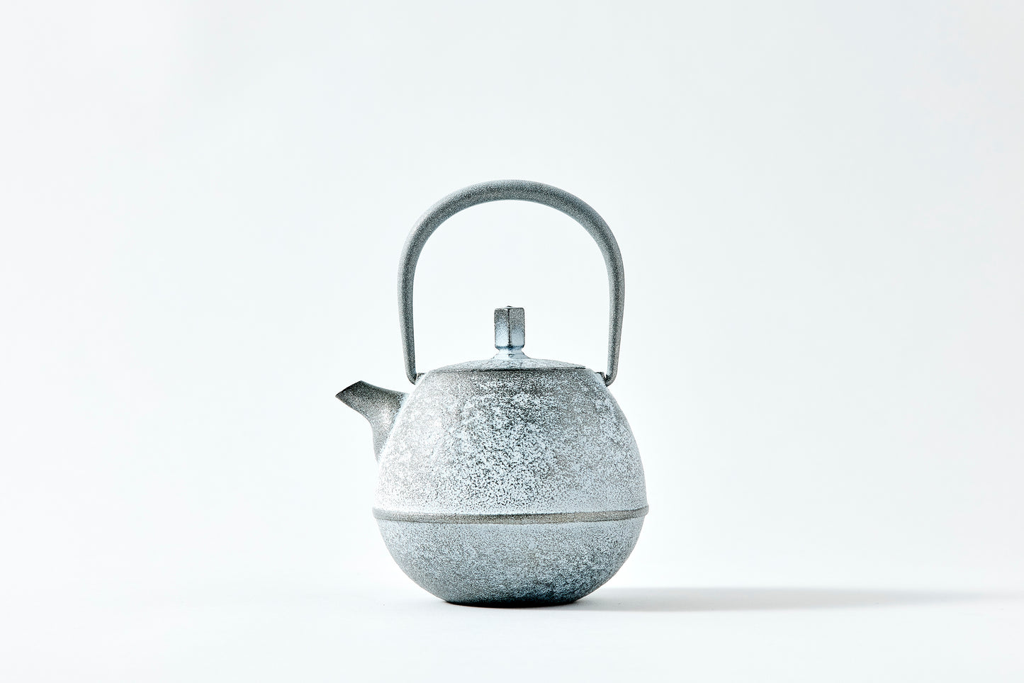 Nambu Ironware Egg Teapot Small – Snow