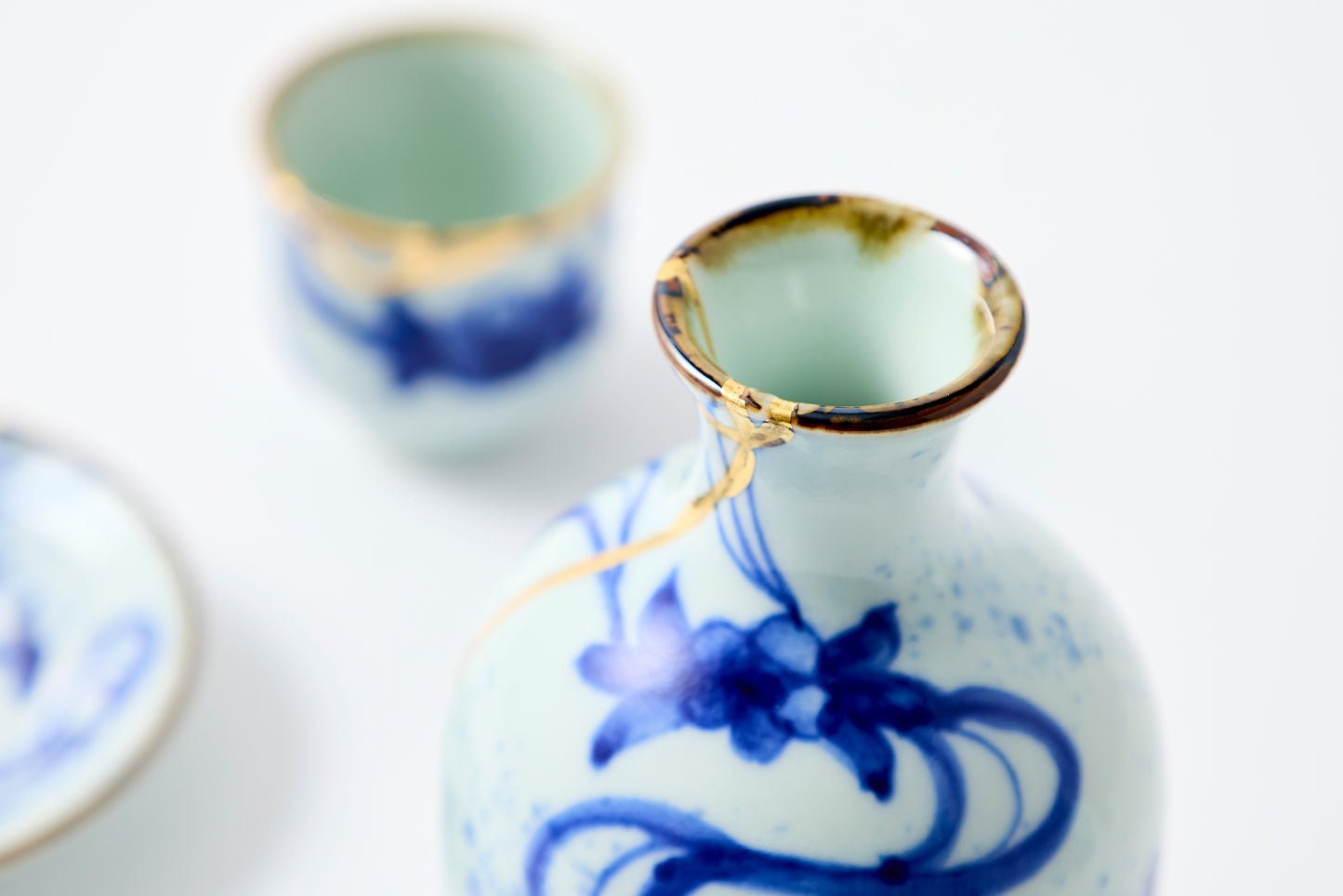 Gold Line Kosome Water Stream Sake Set Imari Porcelain