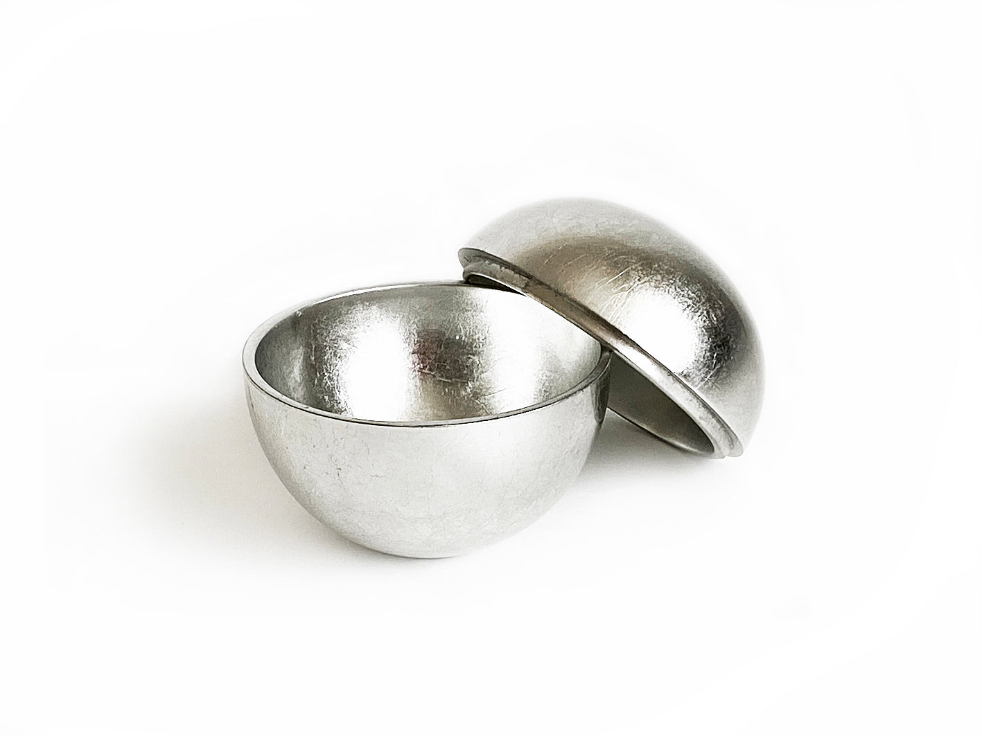 globe / silver leaf