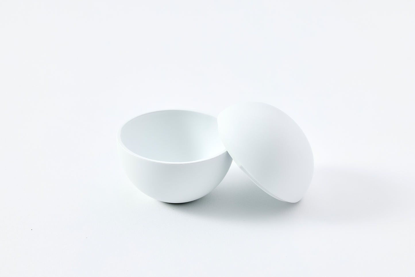 globe / matte white