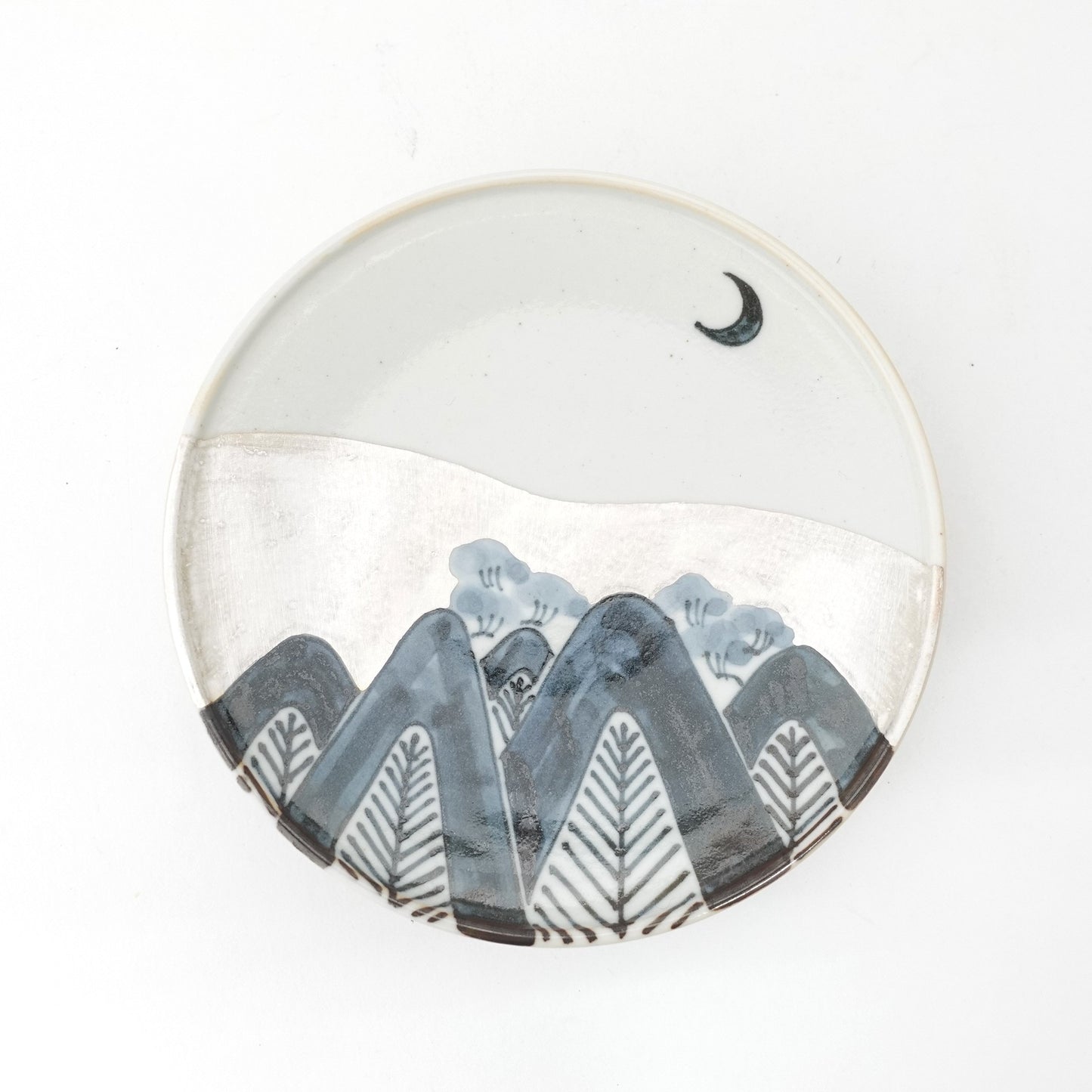 Silver-Accented Crescent Moon and Mountain 4-inch Plate Imari Porcelain