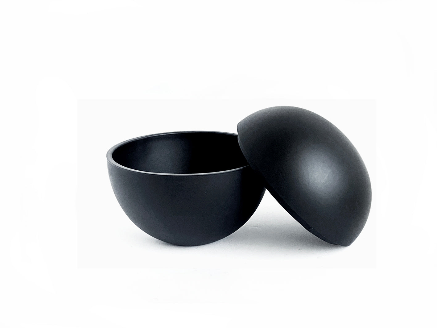 globe / matte black