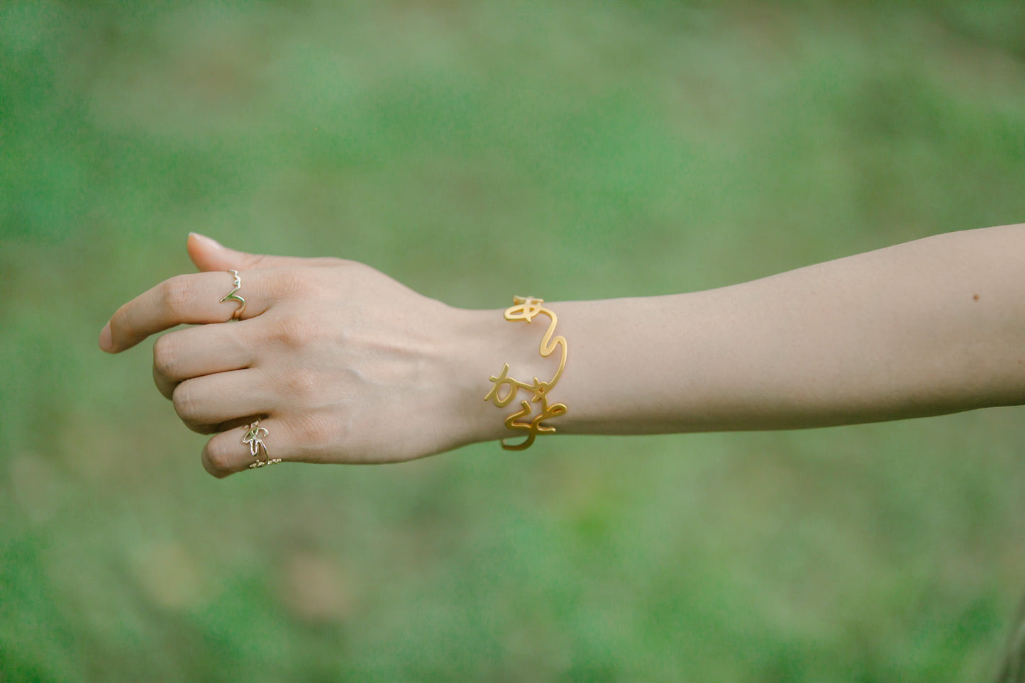 Arigatou Bangle Medium Gold