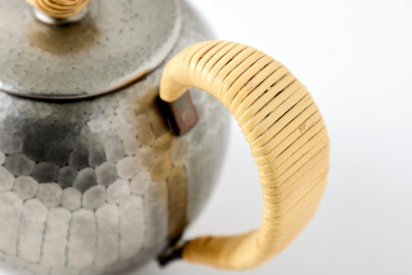 Teapot – Python / Silver White