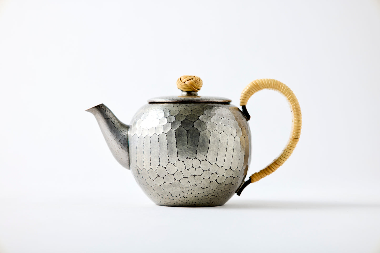 Teapot – Python / Silver White