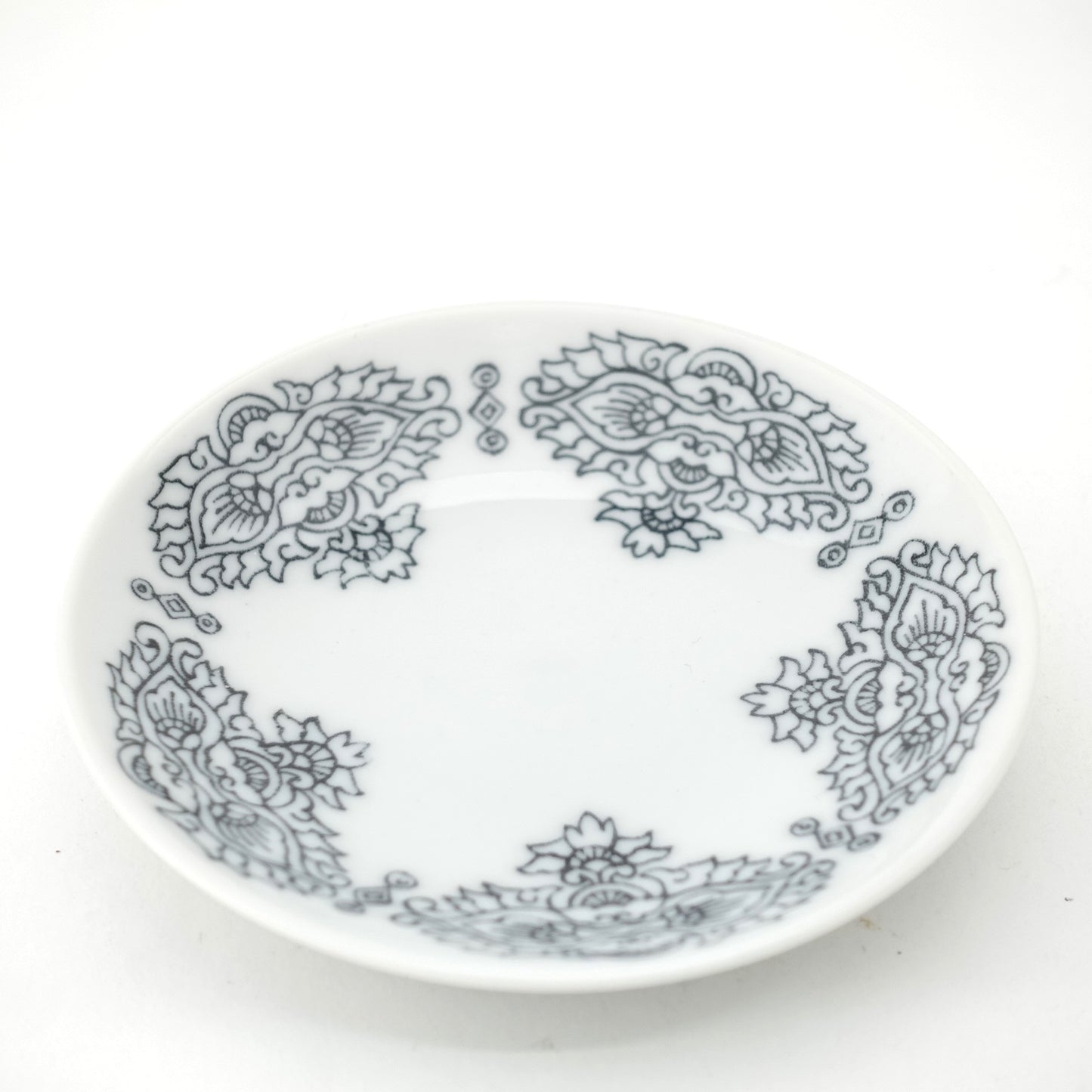 Five-Petal Karabana Motif Nabeshima Komon Small Plate Imari Porcelain