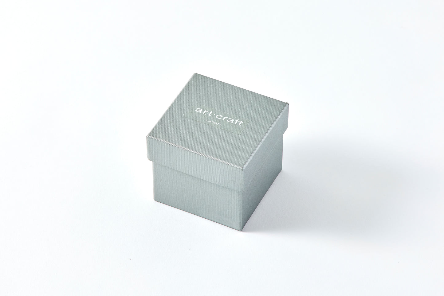globe / matte white