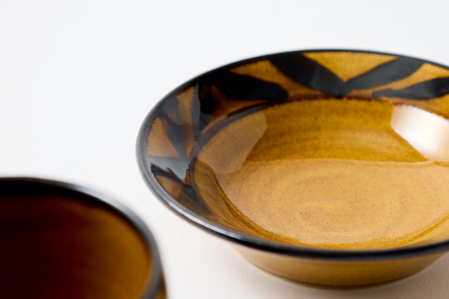 FD Arrow Feather Motif Amber Glaze Sencha Teacup & Saucer Hasami Porcelain