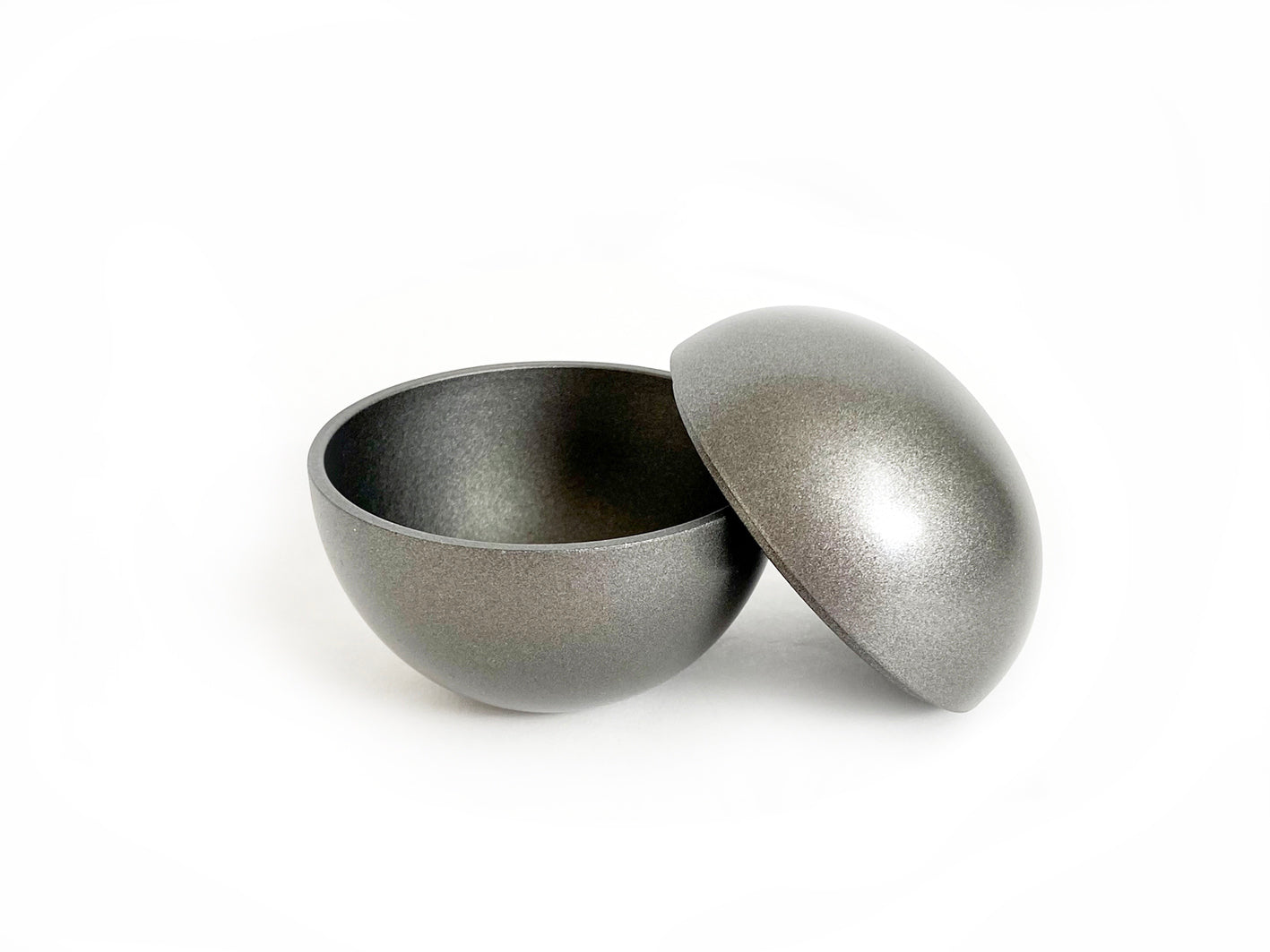 globe / silver metallic