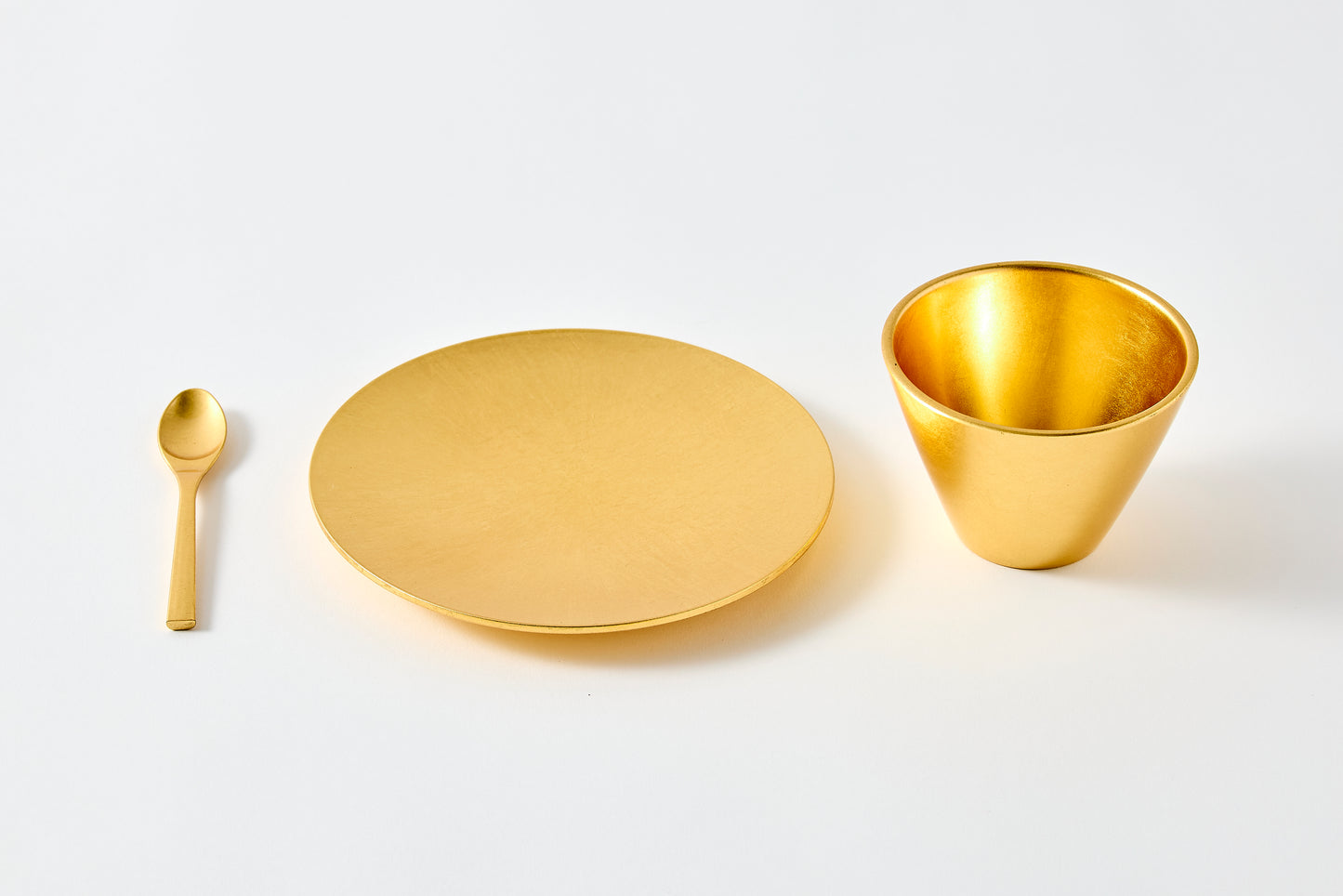 gold cup & saucer / gold leaf