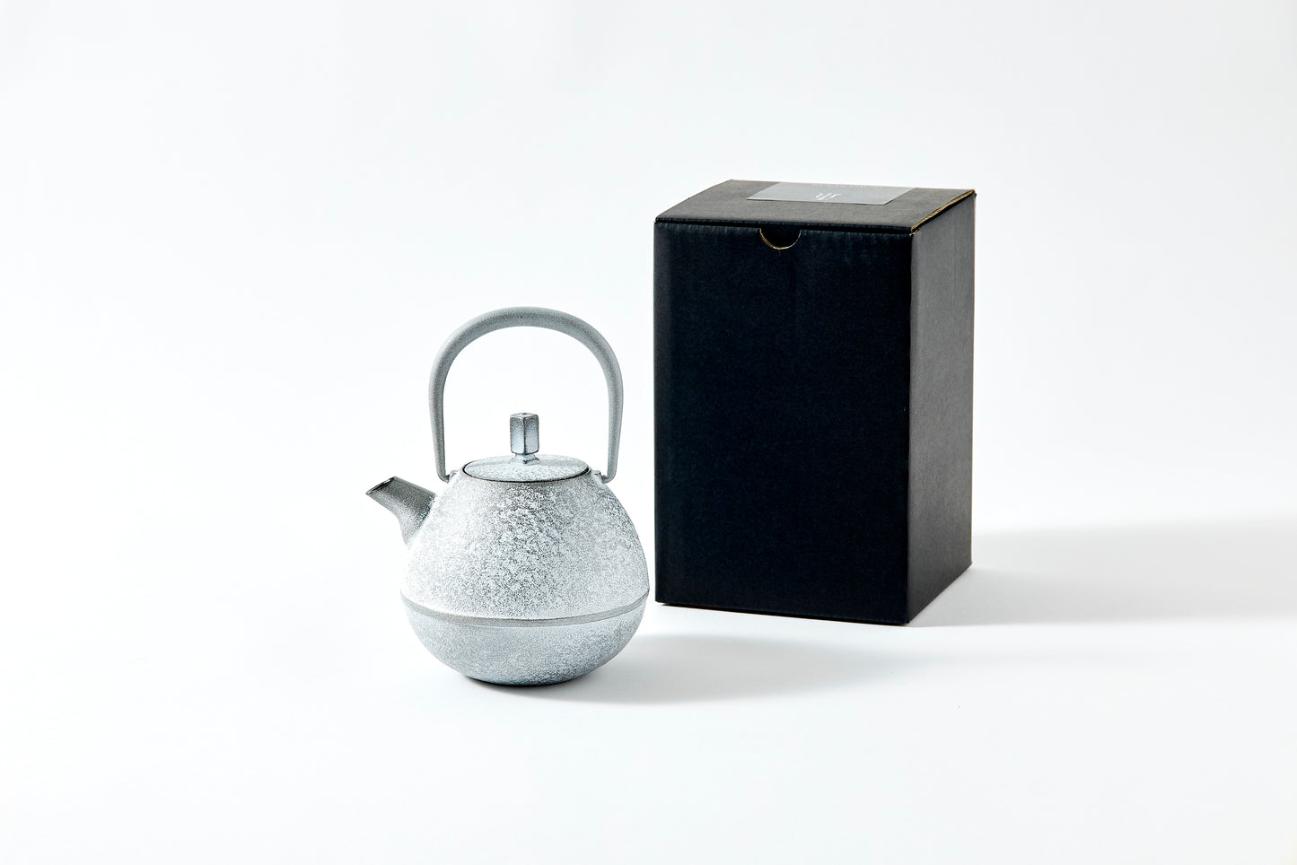 Nambu Ironware Egg Teapot Medium – Snow
