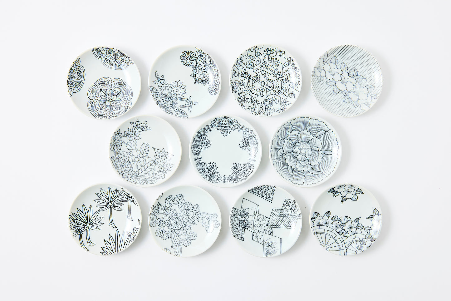 Tortoiseshell Pattern Nabeshima Komon Small Plate Imari Porcelain