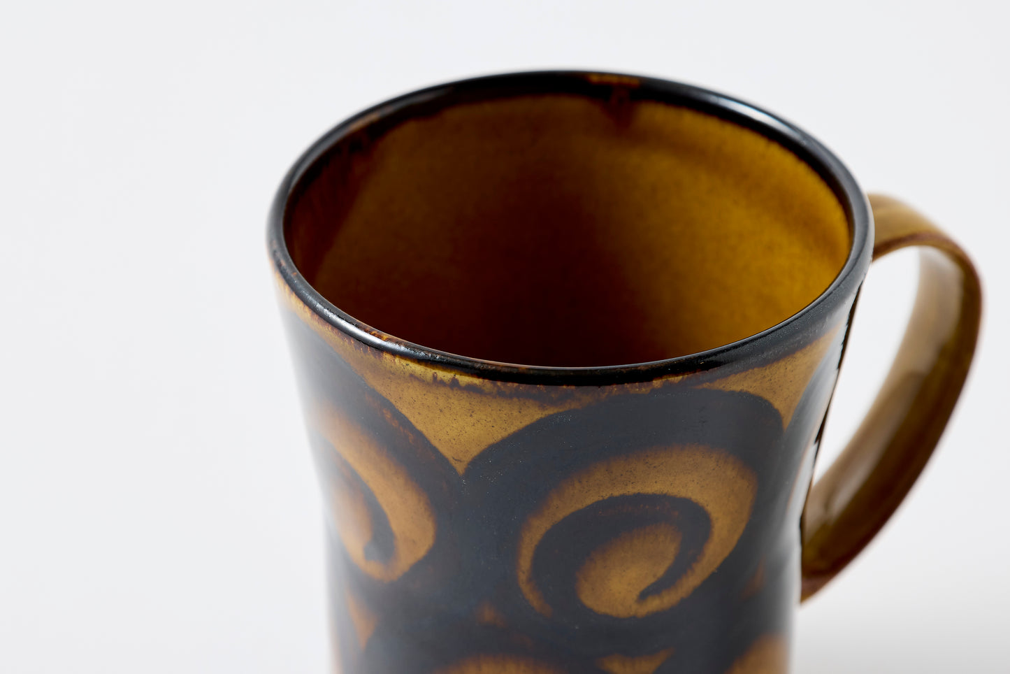 FD Circular Motif Amber Glaze Mug Hasami Porcelain