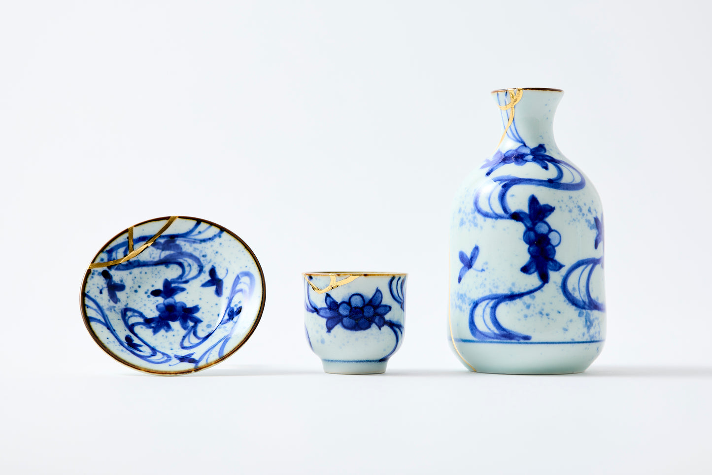 Gold Line Kosome Water Stream Sake Set Imari Porcelain