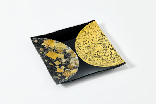 Facing Moons – Square Plate with Genuine Gold Crackle-Leaf – Black,15cm
