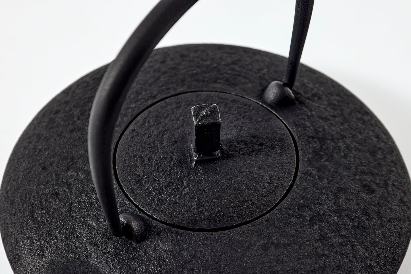 Nanbu Ironware Moon Teapot – Pure Black