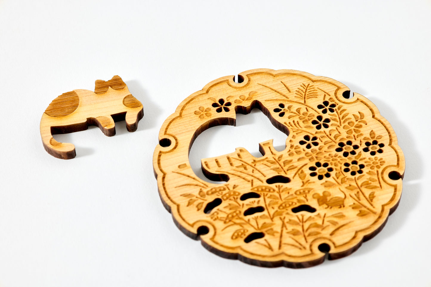 Tomogu – Mouse and Bicolor Cat