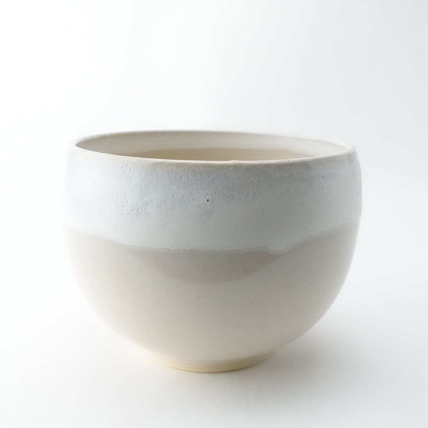 White Karatsu Flow White Glaze Round Bowl Hasami Porcelain