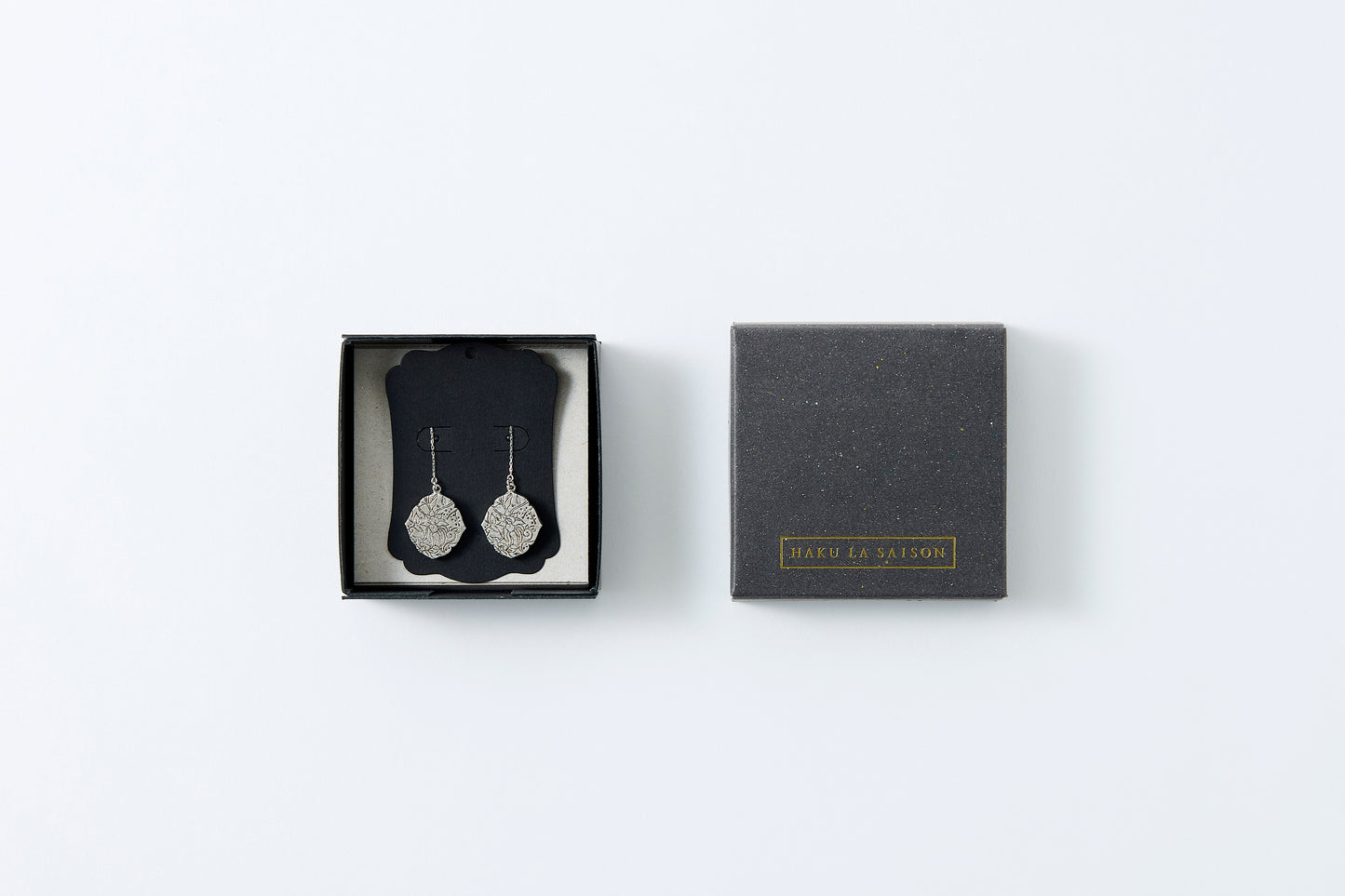 HAKUCESSORY Earrings Beauty Luck Platinum