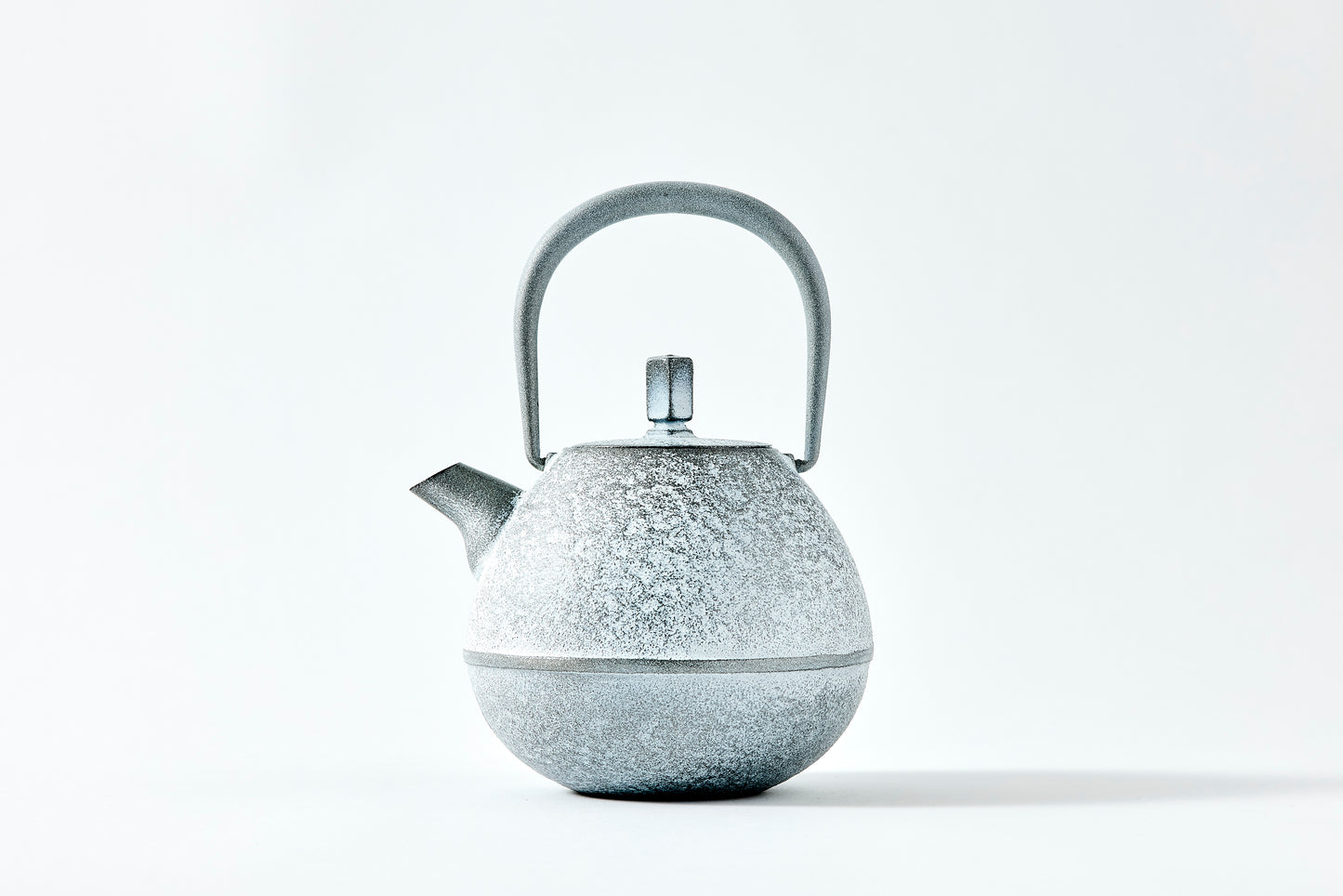 Nambu Ironware Egg Teapot Medium – Snow
