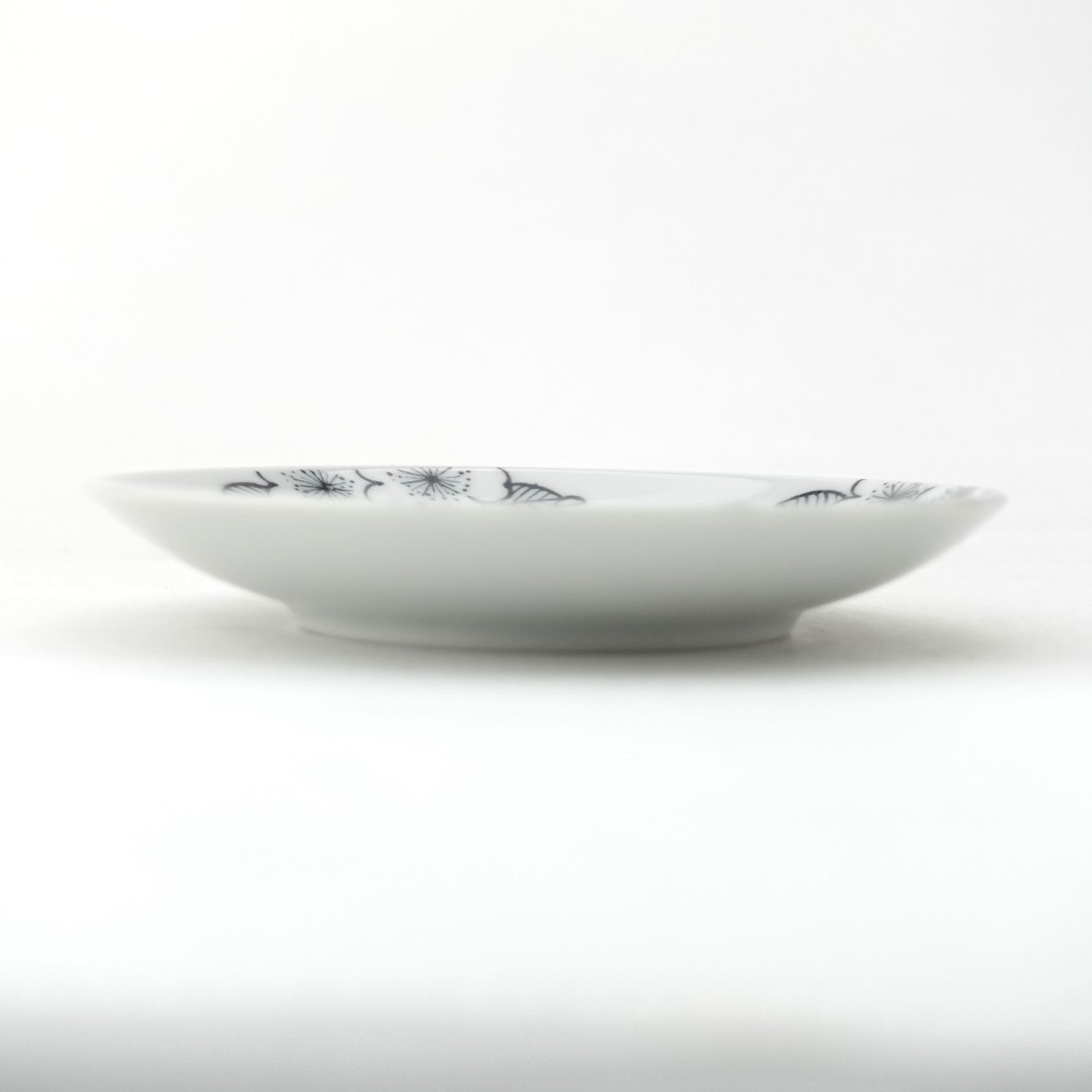 Gosho-guruma Motif Nabeshima Komon Small Plate Imari Porcelain
