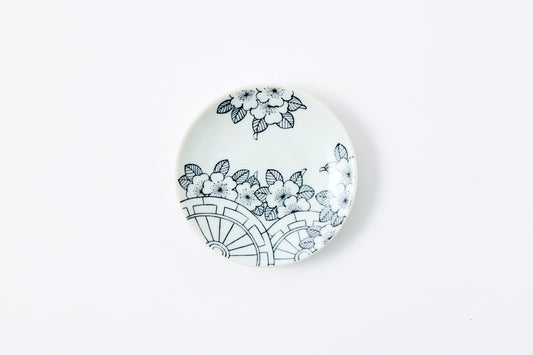 Gosho-guruma Motif Nabeshima Komon Small Plate Imari Porcelain