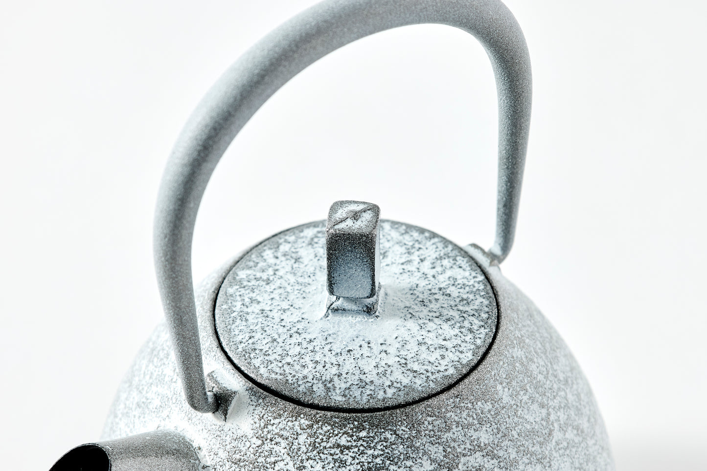 Nambu Ironware Egg Teapot Medium – Snow