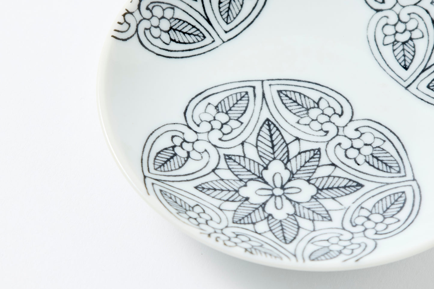 Windmill Palm Motif Nabeshima Komon Small Plate Imari Porcelain