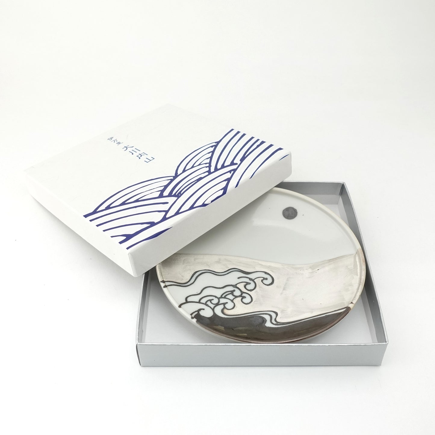 Silver-Accented Full Moon and Wave 4-inch Plate Imari Porcelain
