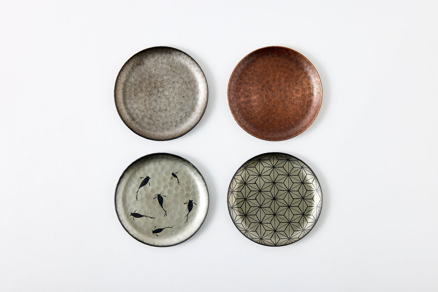 Small Plate – Hemp Leaf Pattern / Silver White