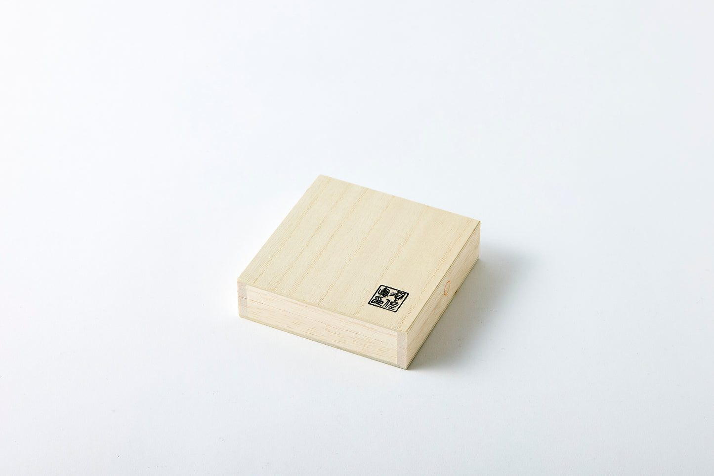 Small Plate – Hemp Leaf Pattern / Silver White