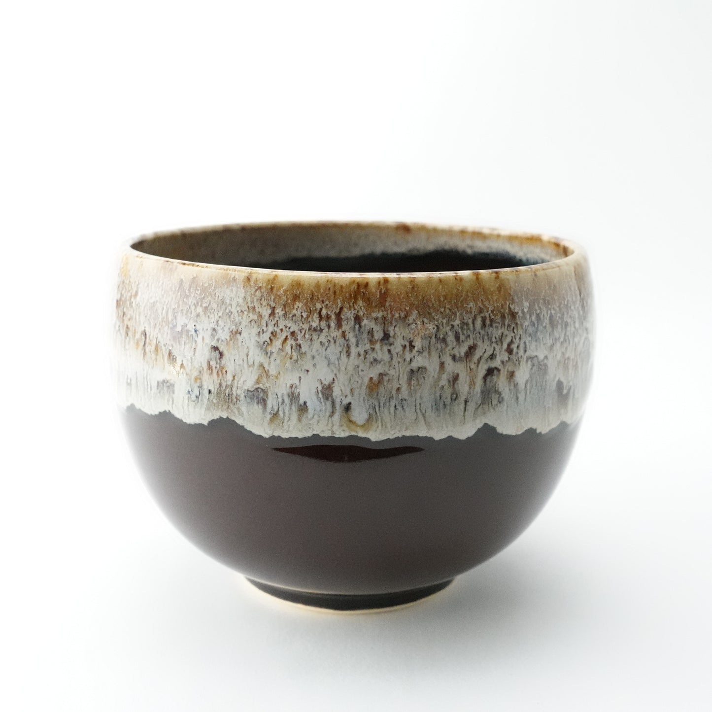White Karatsu Flow Brown Glaze Round Bowl Hasami Porcelain